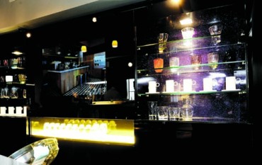 Lit back bar with high gloss sparkle display panels and glass shelving