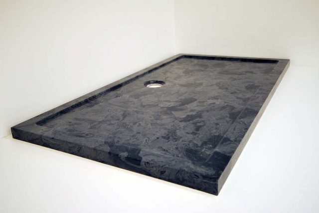 Gloucester rectangle tray for a marble bathroom